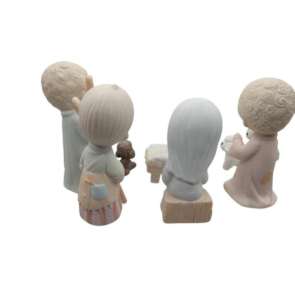 Precious Moments Nativity Set "Come Let Us Adore Him" Figurines-9 pcs. - Picture 4 of 6